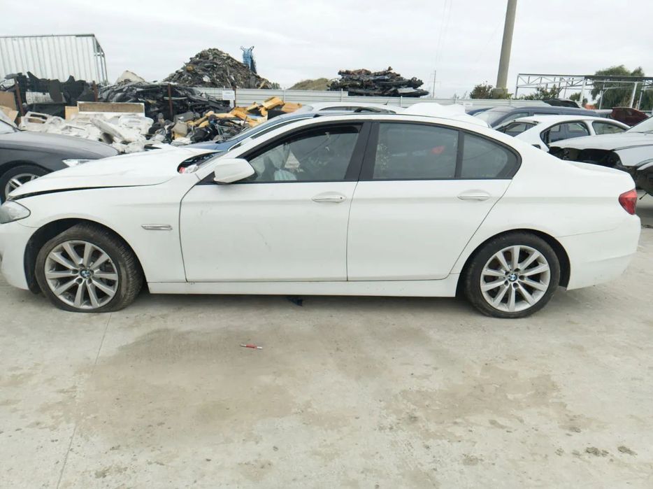 Dezmembrari / Dezmembrez BMW Seria 5 (F10) 2.0 N47D20 cutie viteze automată cod culoare ALPINWEISS III (300)
