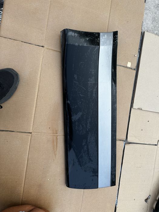 Bandou ușă dreapta spate land rover ramge rover velar.cod:j8a2-274A48-bbw.