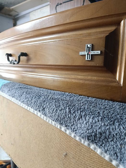 Ретро hi- fi шкаф запазен