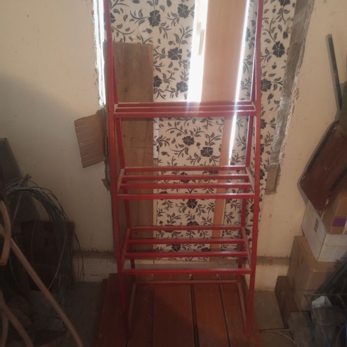 Стеллаж железный. Три полки.