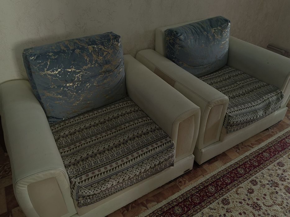 Продаются диван и кресла