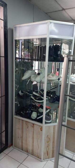 Витрины стеклянные