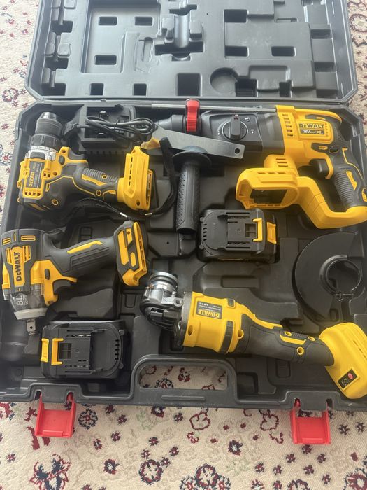 Перфоратор DeWALT