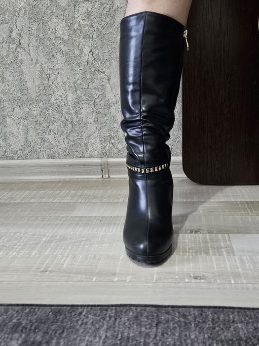 Продам зимние сапоги