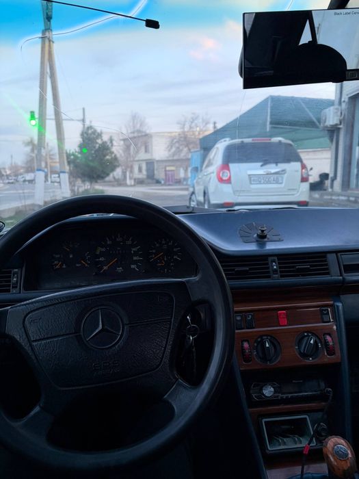 Mercedes Benz w124 E200