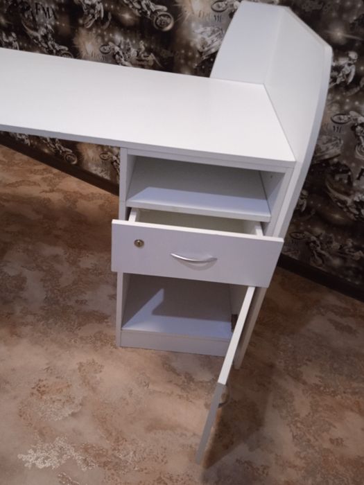 Стол для маникюра