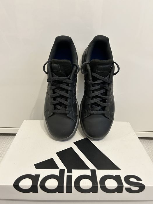 Adidași pentru băieți marimea 36