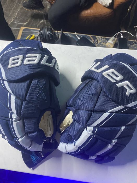 Профессиональные хоккейные перчатки