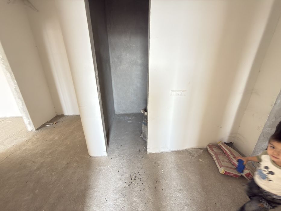 Etaj sotiladi manzil toshloq porkratura oldida