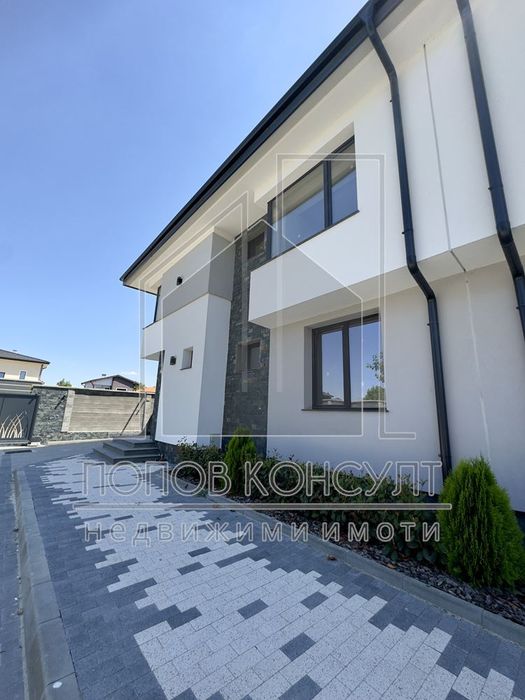 Продава се Къща в Пловдив, Остромила - 330 кв.м за 1266 €/кв.м - Снимка #1