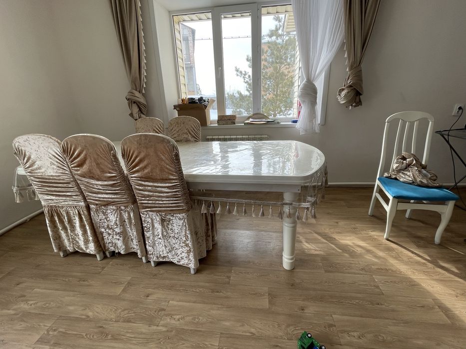 стол и 8 стульев