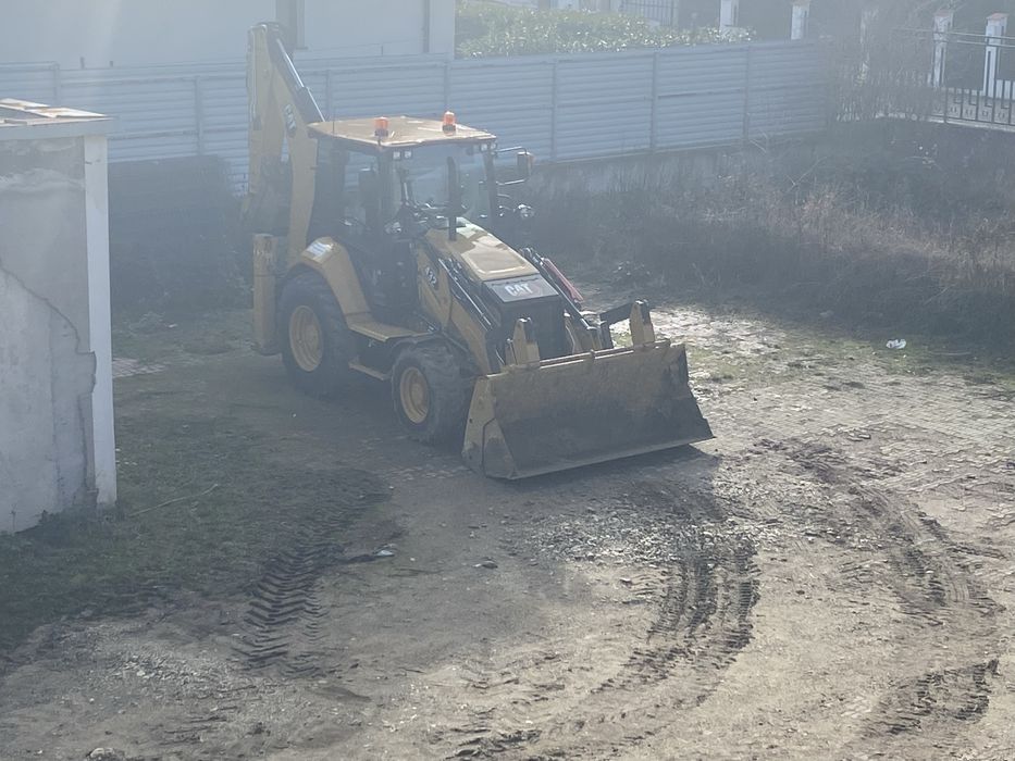 Buldoexcavator caterpillar