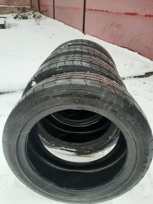 Продам комплект зимних шин липучка