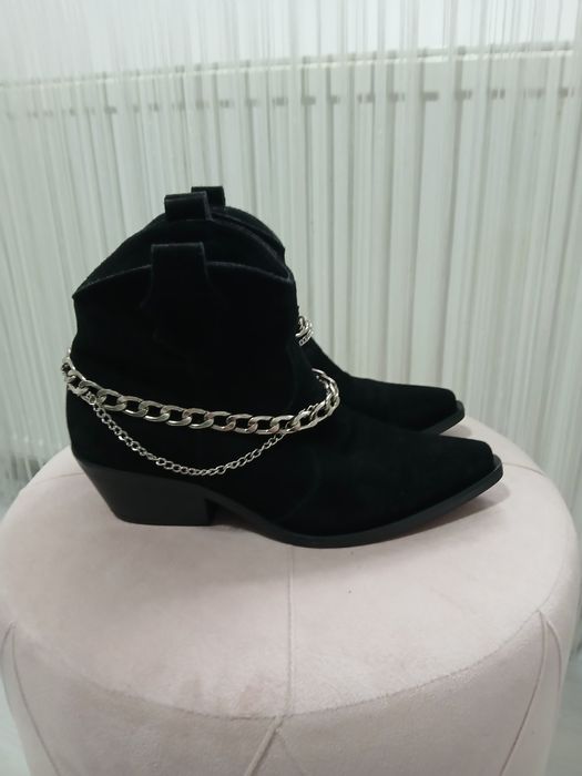 Ciocate / Botine  din piele întoarsă marimea 38/ 24 cm interior.