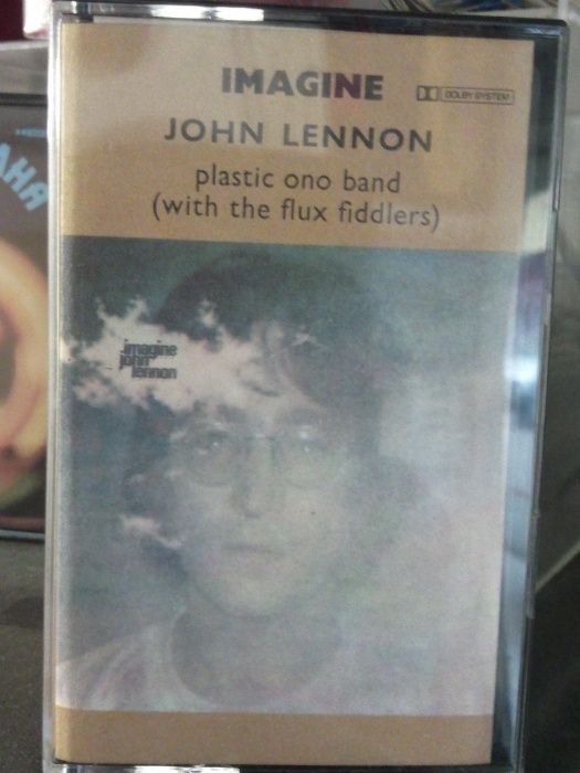 Продавам оригинални нови касети със запис