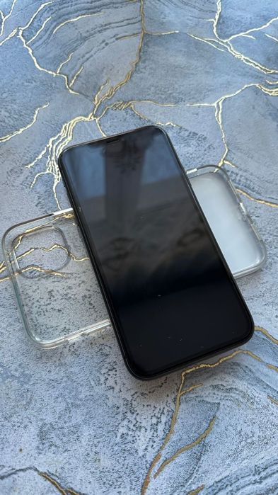 продам IPhone 11 идеальные состояние 128 гб