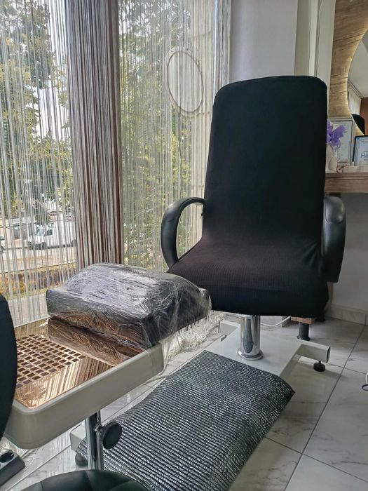 Почти цялостно оборудване за салон за маникюр