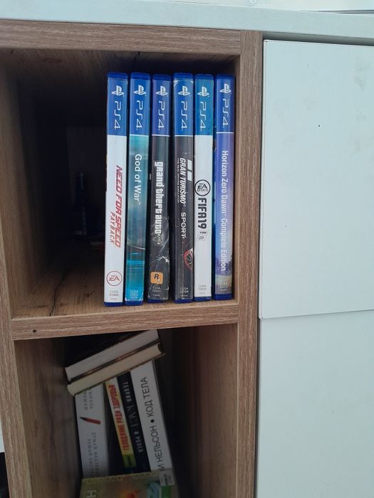 Play Station 4 в отличном состояние