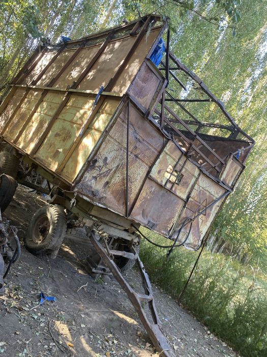 Продам трактор с телегами