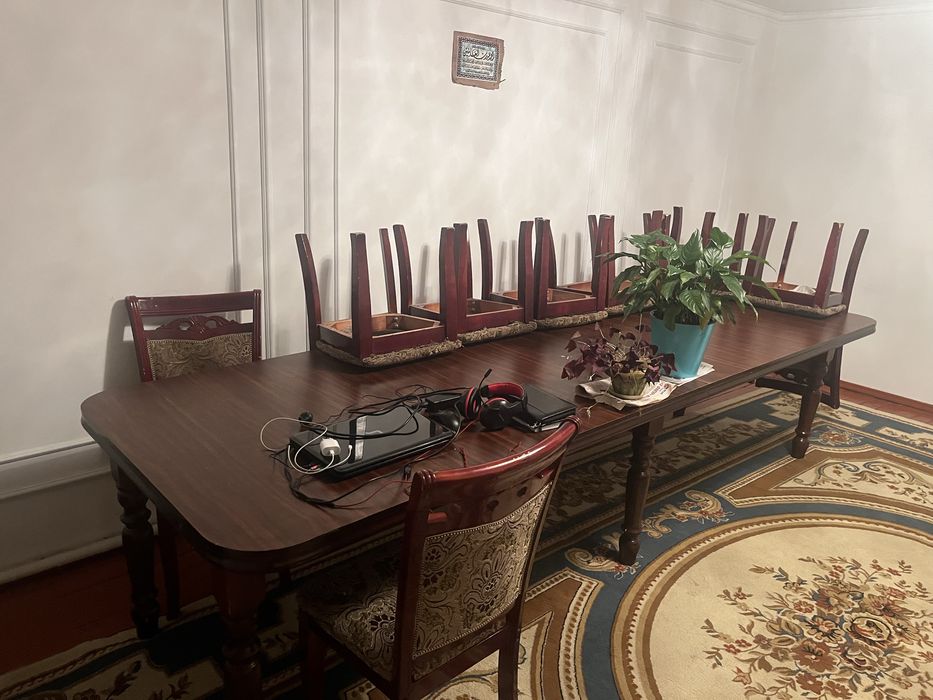 Продам стол для гостинный
