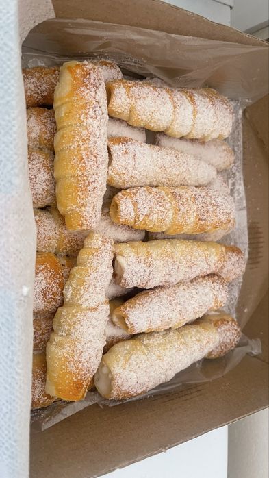 Бауырсаки, торты, пироги, чайный стол
