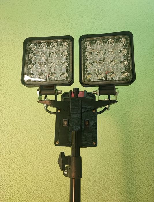 proiector led dublu cu trepied regrabil de pana la 2.1 m pe acumulator Parkside 20v