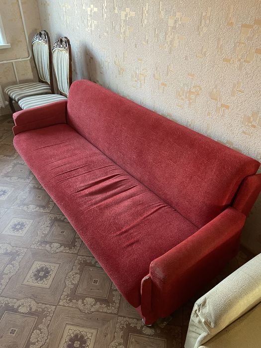 Продам диван раскладной в хорошем состоянии.