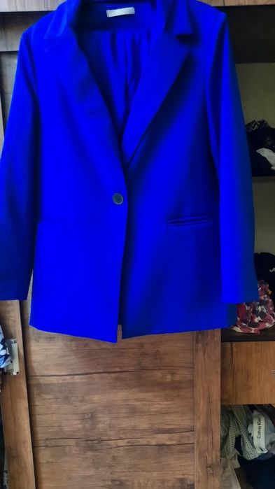 kostyum bryuka ayolarniki sotiladi