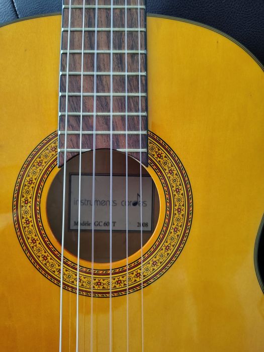 Chitara electrica plus amp și chitara clasica