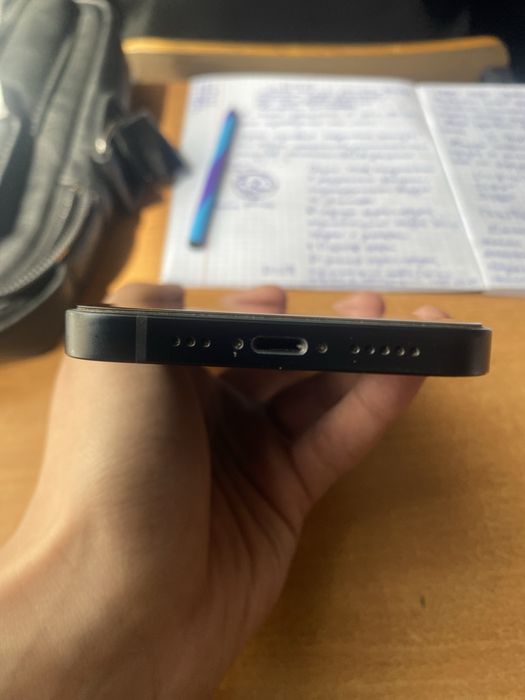 Продам Iphone 13