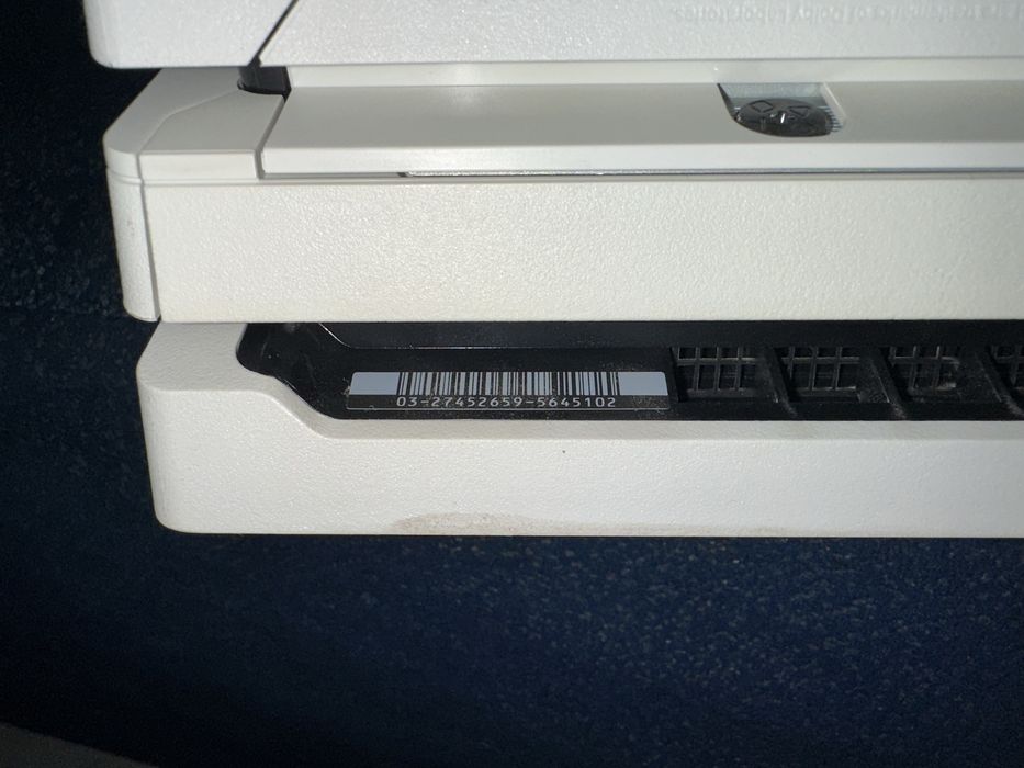 Идеальный PS4 PRO, 1TB, игры+джойстик+коробка!