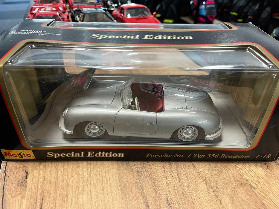 Метална колекционерска количка  модел PORSCHE 356A Cabrio 1960 1:18