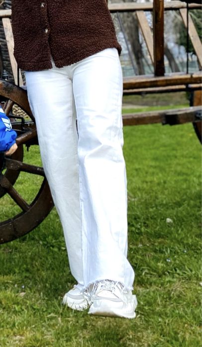 Blugi albi largi C&A, marimea 36