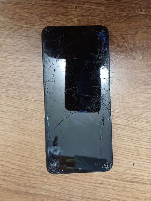 Motorola E13 cu display spart. Placa este ok