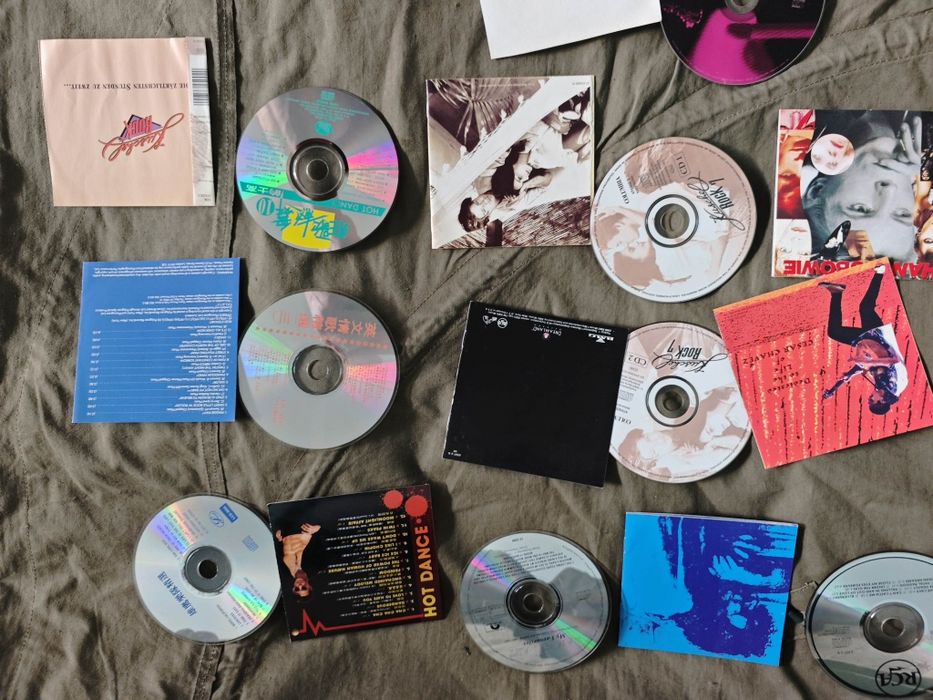Продавам CD дискове с музика , обложки