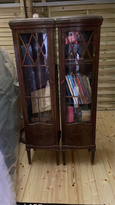 Vitrine din lemn cu uși de sticlă (2 buc)