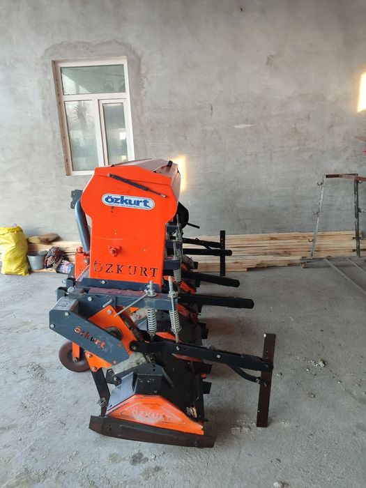 Kultivator, chopiq, o'g'itlagich sotiladi