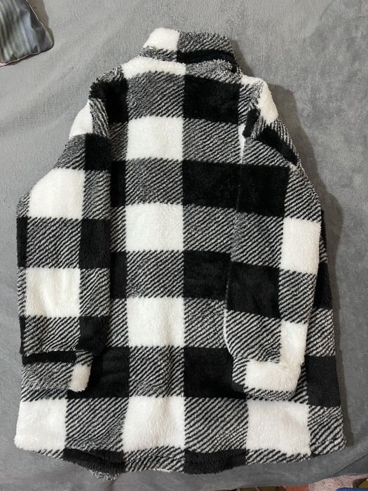 Пухкаво дълго дамско палто