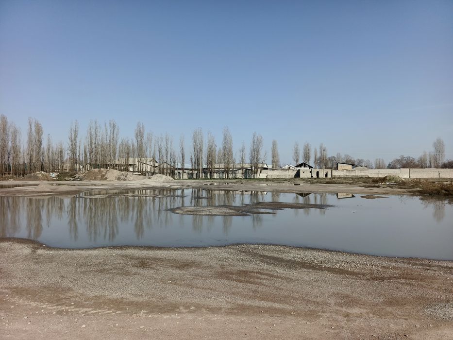 Здравствуйте срочно продаю не жылой место 2 4 гектар земли сурум