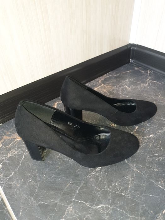 Продам  замшевые туфли