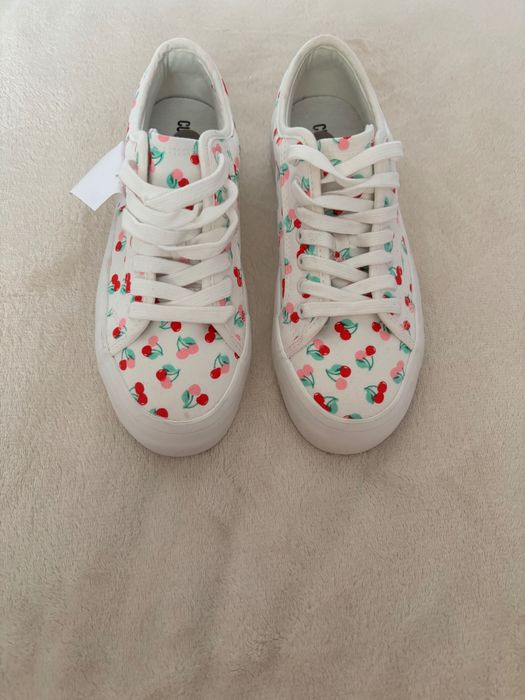 Чисто нови кецове