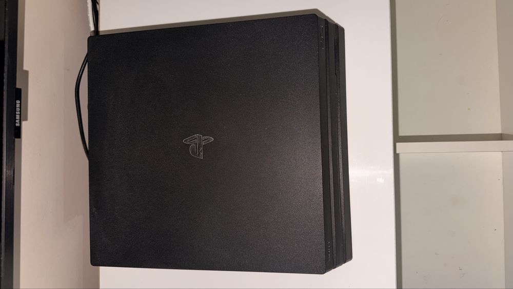 Продам Playstation 4 pro 872,8гб