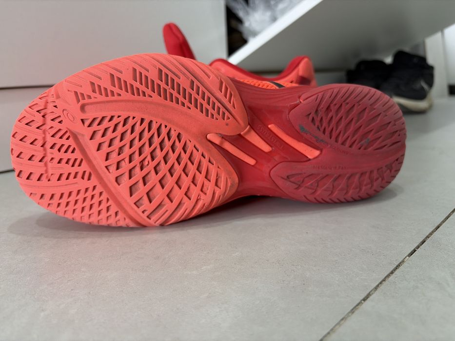 Продам Кроссовки Asics б/у
