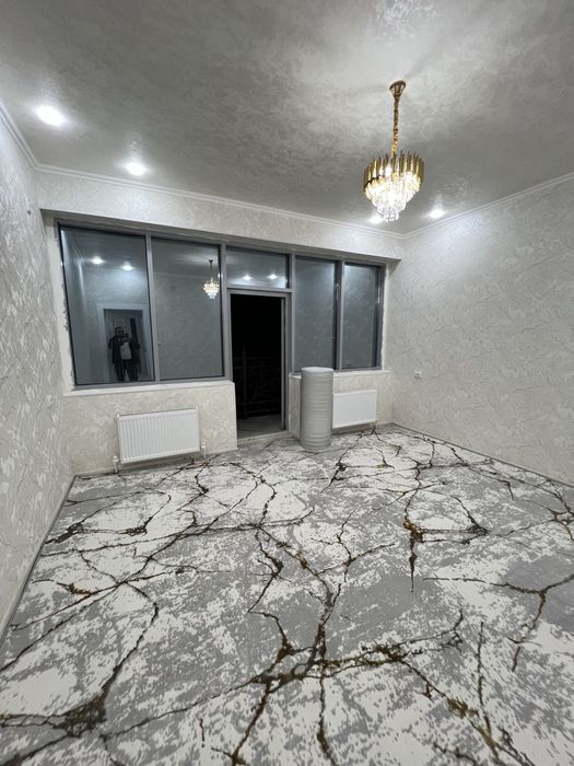 Навои шахардан 3 хоналик  квартира сотилади  7 этаж. 137 квадрат метр