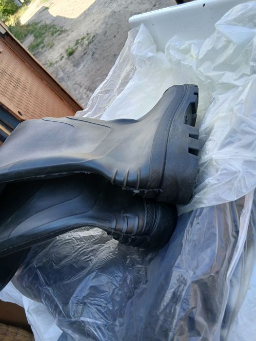 Продам резиновые сапоги