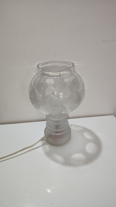 Veioza din sticla turnată