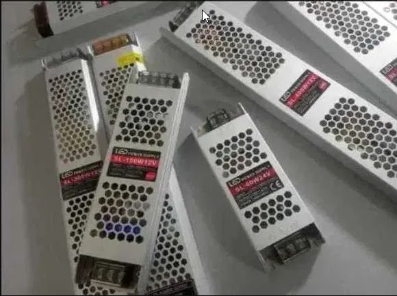 от видео-наблюдения и oт LED диодов блок питания - адаптер