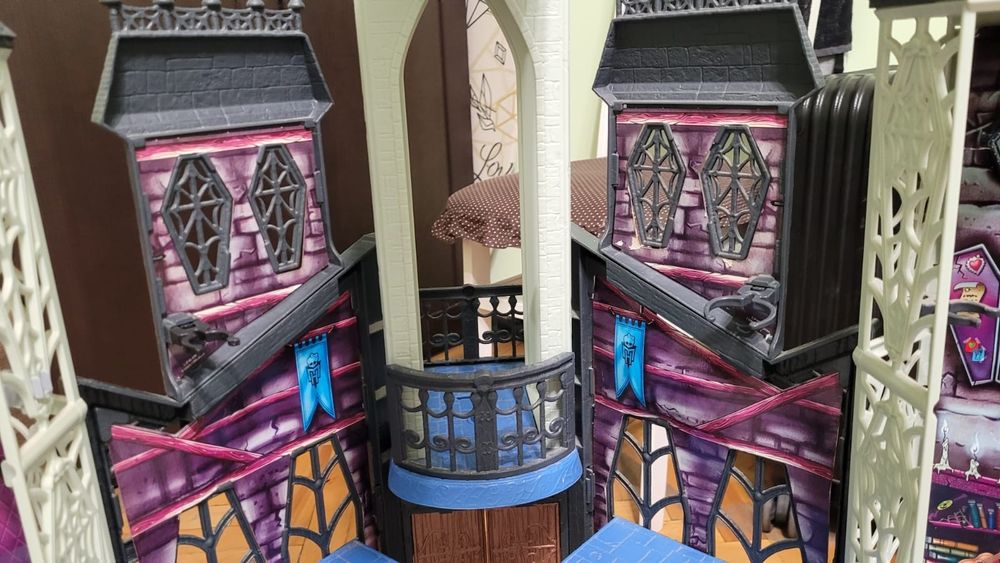 Школа Монстров Дэдлюкс