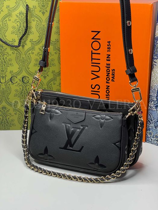 Geanta Louis Vuitton - Pochette Accessoires Piele Embosata neagra