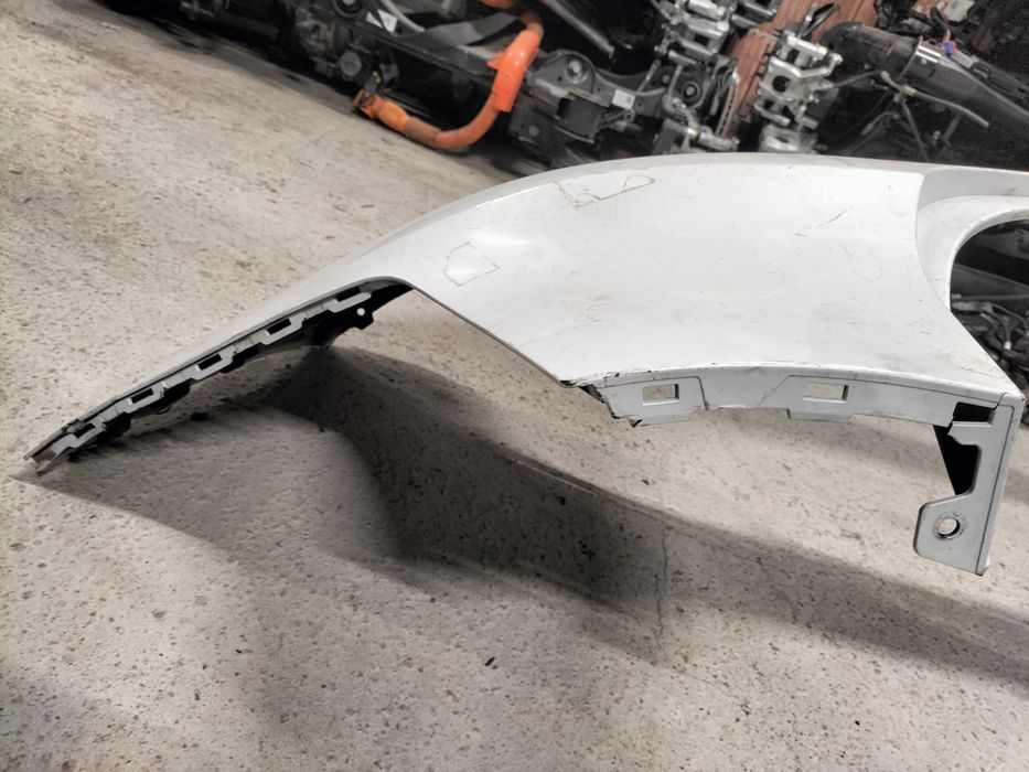 Необорудвана задна броня със Забележки Tesla Y 2024г.